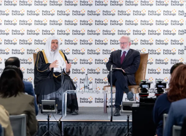 خلال استضافته بمركز أبحاث "Policy Exchange" ببريطانيا  د.العيسى: على المجتمع الدوليّ التحرّك بضمير حيٍّ ومسؤولية تاريخية لإيقاف جرائم القتل الجماعي بغزة