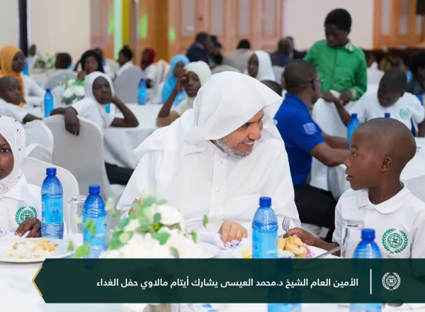 احتفت ⁧‫رابطة العالم الإسلامي‬⁩ ببرامجها الموجَّهة للأيتام في جمهورية مالاوي، بحضور فخامة الرئيس، السيد لازاروس ماكارثي تشاكويرا، ومعالي الأمين العام، رئيس هيئة علماء المسلمين، فضيلة الشيخ د.⁧‫محمد العيسى‬⁩، ثم سلّمهم معاليه "مخصَّصاتهم"