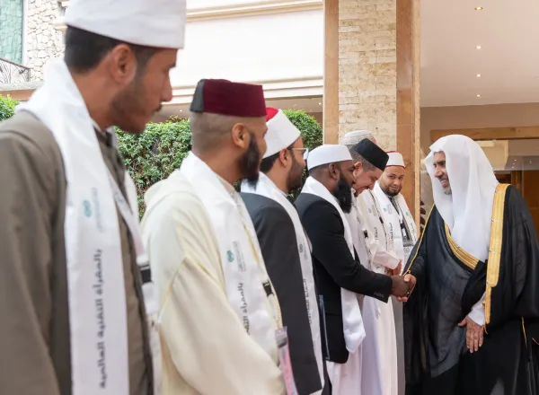 في أكبر احتفاليةٍ قرآنيةٍ تشهدُها أفريقيا، وبمشاركةٍ واسعةٍ من حفَظة القرآن الكريم المُجازين بالقراءات العشر حول العالم، وحضور علماء أفريقيا