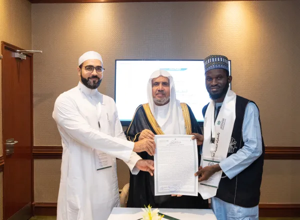 في أكبر احتفاليةٍ قرآنيةٍ تشهدُها أفريقيا، وبمشاركةٍ واسعةٍ من حفَظة القرآن الكريم المُجازين بالقراءات العشر حول العالم، وحضور علماء أفريقيا