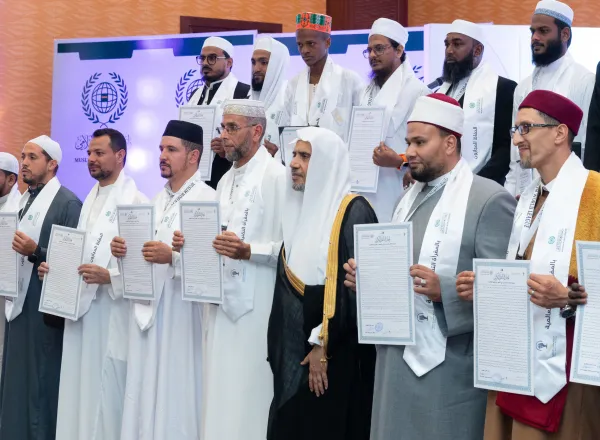 مسلمو إفريقيا من حضور (مسابقة النخبة للقراءات العشر) يقترحون سنوية هذه المسابقة الإفريقية التي نظمتها ⁧‫رابطة العالم الإسلامي‬⁩ في "نيروبي" لحُفَّاظ القرآن الكريم المجازين بالقراءات العشر الكبرى والصغرى باعتبارها الأولى من نوعها في خصوص القارة الإفريقية