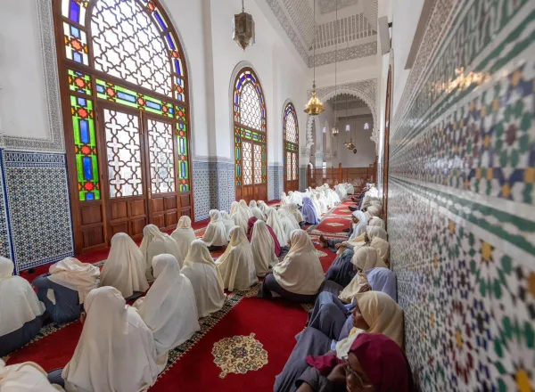 أمينُ عام رابطة العالم الإسلامي يستهلّ برنامجَ زيارته إلى تنزانيا بخطبة الجمعة في مدينة دار السلام