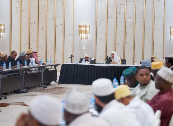 En una reunión científica celebrada hoy en la ciudad de Dar es Salaam, los miembros del Consejo de Grandes Sabios de la República Unida de Tanzania, liderados por el Gran Muftí y Gran Imam Sheij Abou Bakr bin Zubair