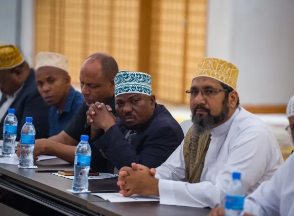 En una reunión científica celebrada hoy en la ciudad de Dar es Salaam, los miembros del Consejo de Grandes Sabios de la República Unida de Tanzania, liderados por el Gran Muftí y Gran Imam Sheij Abou Bakr bin Zubair