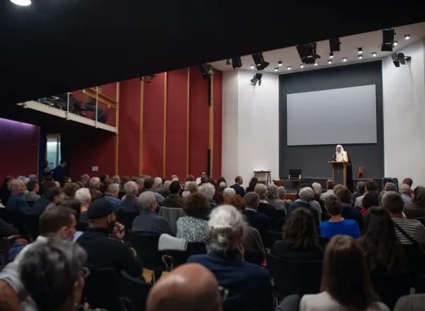 Invitado de honor en la celebración del 80º aniversario de una de las más grandes plataformas intelectuales en Europa, en presencia de responsables de los partidos políticos
