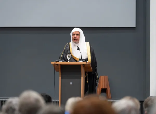 تلبيةً لدعوة من مراكز فكرٍ عالميّة ومنظمات دوليّة:  د.العيسى يحاضِر في المنتدى السويسري للسياسة الدولية ونادي44 للدراسات الفكرية