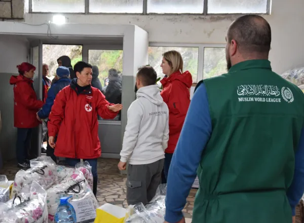 Aide d’urgence en Bosnie-Herzégovine :   La Ligueislamiquemondiale a lancé un programme d’aide d’urgence pour atténuer les effets des inondations