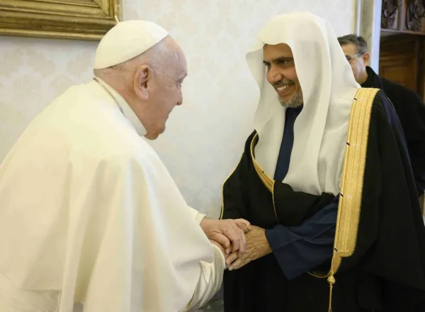 El Papa Francisco recibió en el Vaticano al Secretario General, Presidente de la Comisión de Ulemas, el Sheij Mohammed Al-Issa