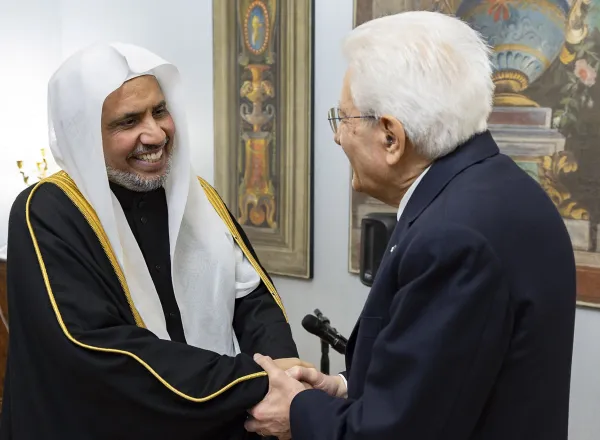 استقبل فخامة رئيس الجمهورية الإيطالية، السيد سيرجيو ماتاريلا، مساء أمس، بالقصر الرئاسي في روما، معاليَ الأمين العام، رئيس هيئة علماء المسلمين، فضيلة الشيخ د.⁧‫محمد العيسى