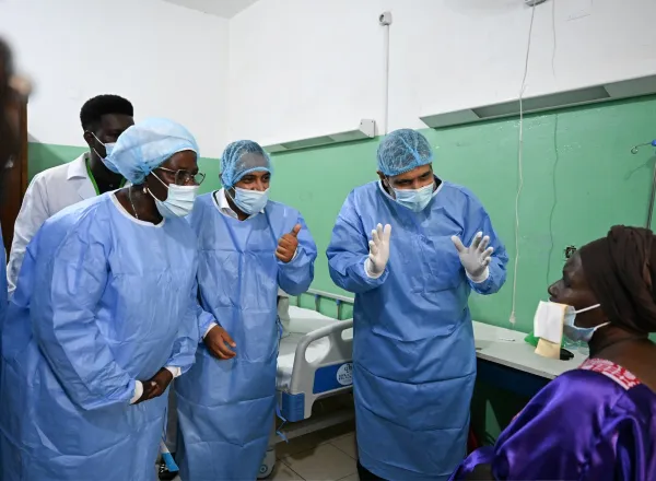 Les programmes de lutte contre la cécité en Afrique de l’Ouest constituent une nouvelle initiative qualitative lancée par le Secrétaire général cheikh Mohammed Al-Issa