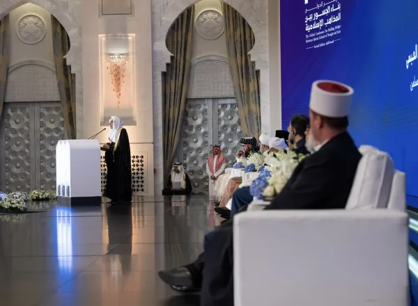 معالي الأمين العام، رئيس هيئة علماء المسلمين، فضيلة الشيخ، د.⁧‫محمد العيسى‬⁩ في الجلسة الافتتاحية لمؤتمر ⁧‫بناء الجسور بين المذاهب‬⁩ الإسلامية