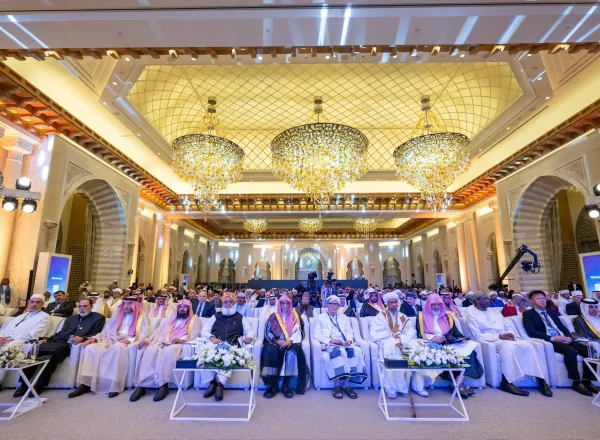 معالي الأمين العام، رئيس هيئة علماء المسلمين، فضيلة الشيخ، د.⁧‫محمد العيسى‬⁩‬⁩ في الجلسة الافتتاحية لمؤتمر بناء الجسور بين المذاهب‬⁩ الإسلامية