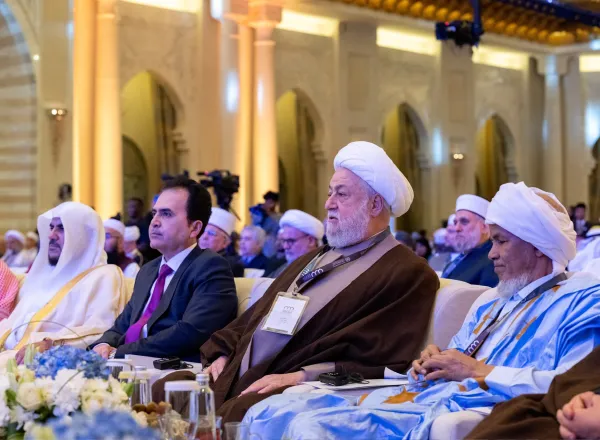معالي الأمين العام، رئيس هيئة علماء المسلمين، فضيلة الشيخ، د.⁧‫محمد العيسى‬⁩‬⁩ في الجلسة الافتتاحية لمؤتمر بناء الجسور بين المذاهب‬⁩ الإسلامية