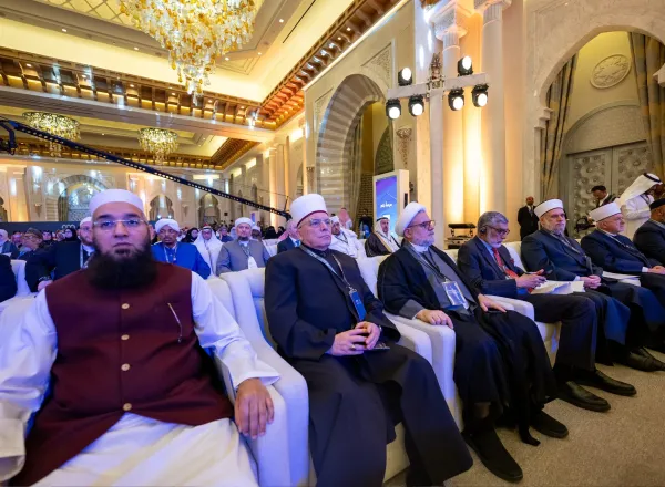 معالي الأمين العام، رئيس هيئة علماء المسلمين، فضيلة الشيخ، د.⁧‫محمد العيسى‬⁩‬⁩ في الجلسة الافتتاحية لمؤتمر بناء الجسور بين المذاهب‬⁩ الإسلامية
