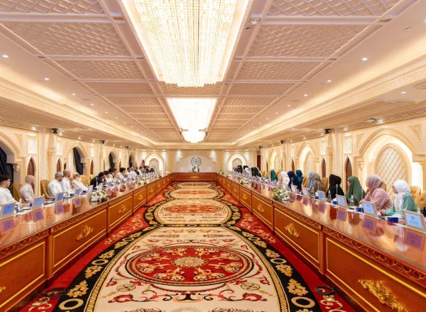 ‏المجتمعات المسلمة بمكونهم الواعي والمتميز هم نافذةُ الجميع إلى حقيقة ديننا الحنيف.