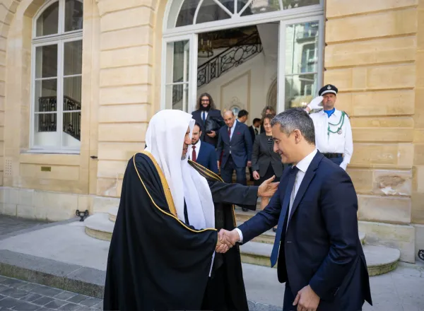 في سياق تلبية فضيلته لدعوة كبرى مراكز الفكر والدراسات ذات الحضور والتأثير العالمي؛ لاستعراض عددٍ من القضايا المعاصرة والمستجدّة ذات الصّلة بمهام الرابطة