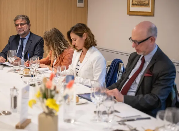 En réponse à une invitation officielle de l’un des principaux centres de réflexion et d’études de la capitale française, Paris :