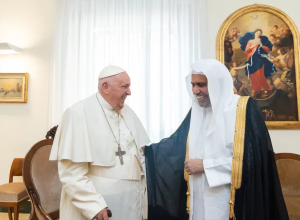 ‏بعثَ معالي الأمين العام لرابطة العالم الإسلامي، رئيس هيئة علماء المسلمين، فضيلة الشيخ د.⁧‫محمد العيسى‬⁩‬⁩ رسالةَ تعزيةٍ ومواساةٍ لنيافة الكاردينال بيترو بارولين، رئيس الوزراء وأمين السرّ بدولة الفاتيكان