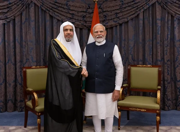 التقى معالي الأمين العام، رئيس هيئة علماء المسلمين، الشيخ د.⁧‫محمد العيسى‬⁩ ‬⁩، في جدة، دولةَ رئيس وزراء جمهورية الهند، السيد ناريندرا مودي