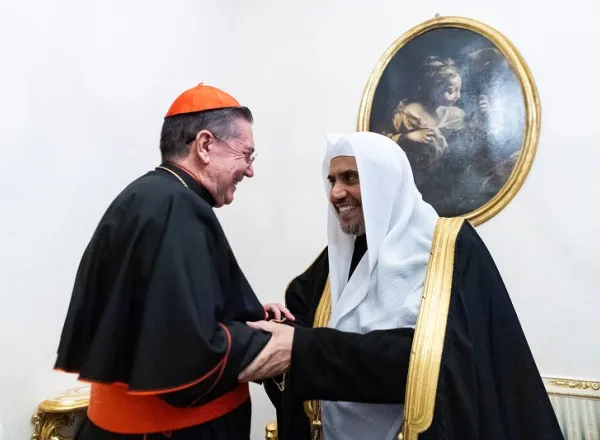 معالي الشيخ د ⁧‫محمد العيسى‬⁩ يلقي مساء أمس محاضرة في الجامعة الكاثوليكية بإيطاليا والتي احتفت بمعاليه بالأناشيد العربية وسلمته ميداليتها.