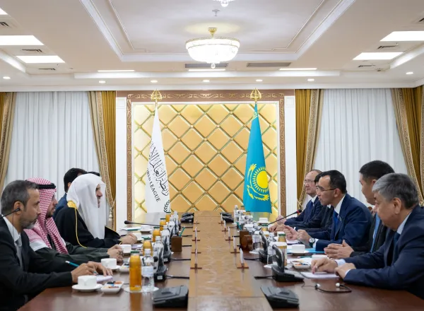 استضاف برلمان كازاخستان، في مقرّه بالعاصمة "أستانا"، معاليَ الأمين العام، رئيس هيئة علماء المسلمين، فضيلة الشيخ د. محمد العيسى