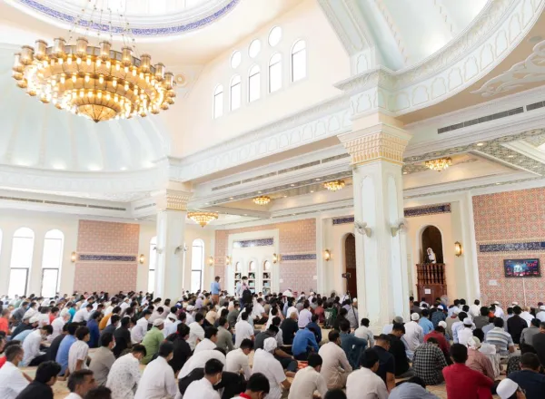 Dr. Al-Issa visits the Islamic Center and gives Friday prayer speech at the Great Mosque