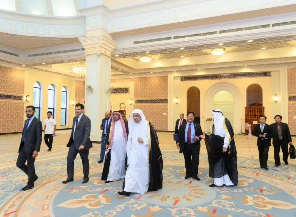 Dr. Al-Issa visits the Islamic Center and gives Friday prayer speech at the Great Mosque