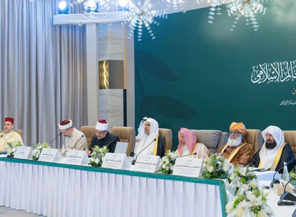 سماحة مفتي عام المملكة العربية السعودية، رئيس المجلس الأعلى للرابطة، الشيخ عبدالعزيز آل الشيخ خلال الدورة الـ ٤٦ للمجلس الأعلى للرابطة: