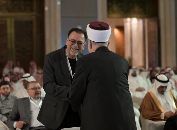‏خدمةً للأمة الإسلامية في مجمل شؤونها الدينية من خلال مُنجَزٍ رقمي يستند على مظلة شرعية دولية جامعة، واعتمادٍ فقهي لفكرته من المجمع الفقهي الإسلامي: ‏المنصةُ الرقميةُ "منهاج"، من مكة إلى العالم.