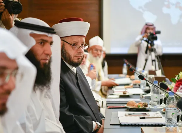 الشيخ محمود عكاوي من لبنان متحدثاً في الاجتماع