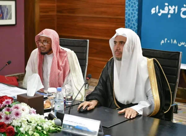 د.العيسى مدشناً الموقع الإلكتروني للمجلس العالمي لشيوخ الإقراء