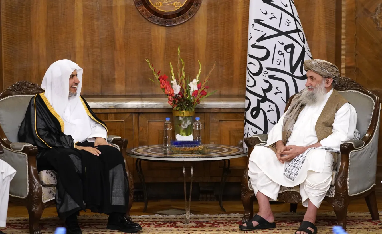 ‏استقبل رئيس الوزراء الأفغاني، المُلّا محمد حسن آخوند، في قصر رئاسة الوزراء بالعاصمة "كابل"، معاليَ الأمين العام، رئيس هيئة علماء المسلمين، فضيلة الشيخ د. ⁧‫محمد العيسى‬⁩ ⁦‪‬⁩، الذي وصَل أمس "كابل" في زيارةٍ رسميّةٍ