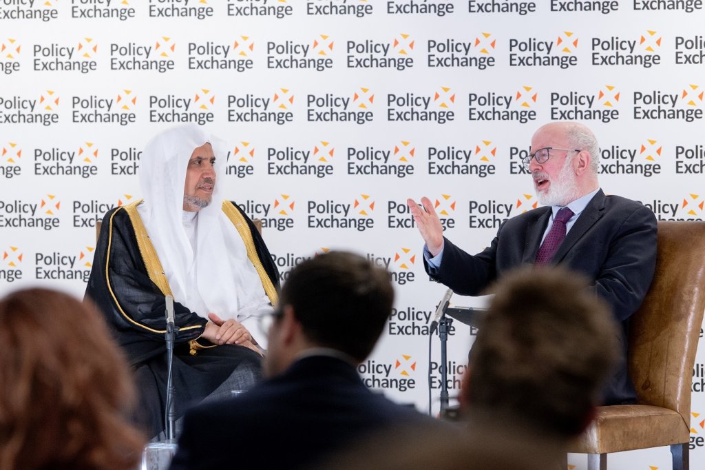 خلال استضافته بمركز أبحاث "Policy Exchange" ببريطانيا  د.العيسى: على المجتمع الدوليّ التحرّك بضمير حيٍّ ومسؤولية تاريخية لإيقاف جرائم القتل الجماعي بغزة