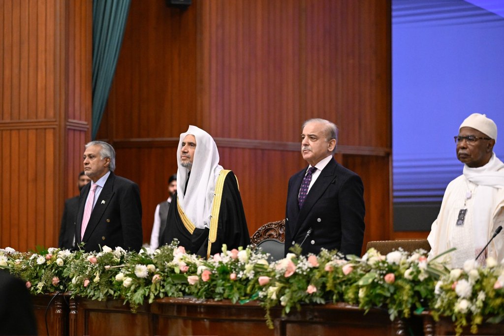 Le Premier Ministre de la République Islamique du Pakistan, M. Muhammad Shehbaz Sharif, lors de son parrainage de la conférence de la Ligue islamique mondiale : EducationDesFilles dans les sociétés musulmanes, depuis la capitale pakistanaise, Islamabad :