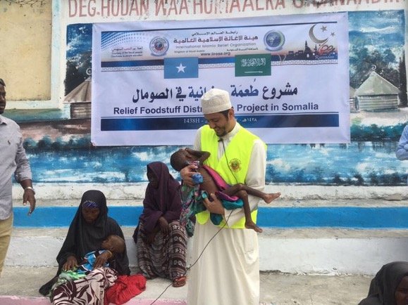 ‏ضمن مشروعها: "طعمة رمضانية" وزعت ⁧الرابطة في عدد من المناطق الصومالية أكثر من 5 آلاف سـلة غذائية