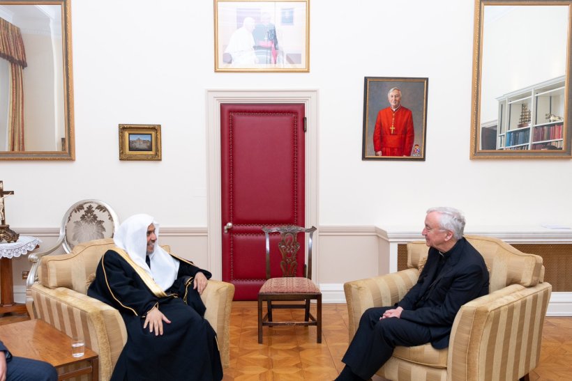 HE Sheikh Dr.Mohammad Alissa , the SG of the MWL, met with HE Cardinal Vincent Collins, the Archbishop of Westminster, in London.